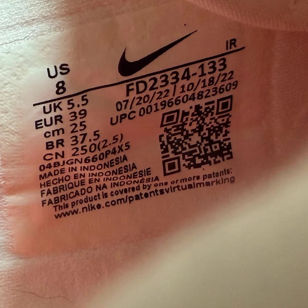 Nike Cream & Green Retro Low-Top Sneakers with Red Lining (new w/o box)